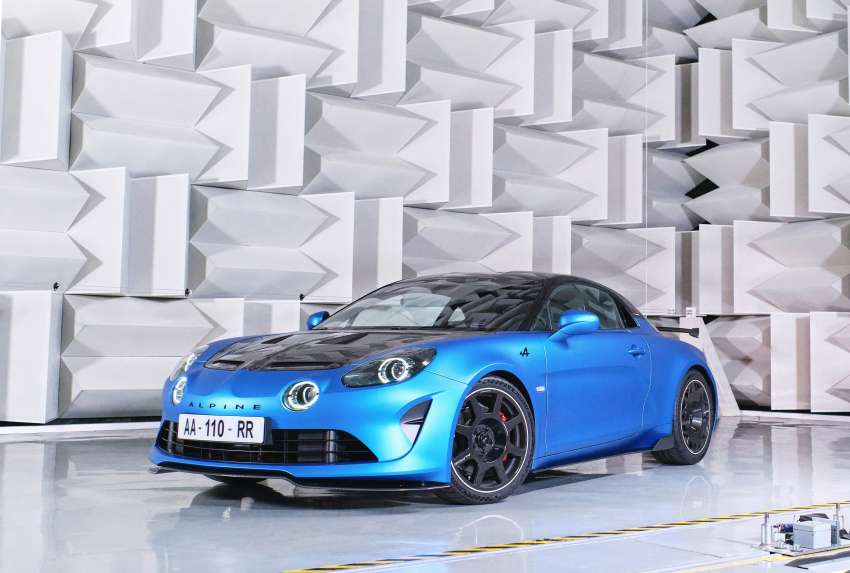 Alpine A110 R mid-engine sports car gains track focus, weight reduced to 1,082 kg; 300 hp, 0-100 km/h in 3.9s 1522777