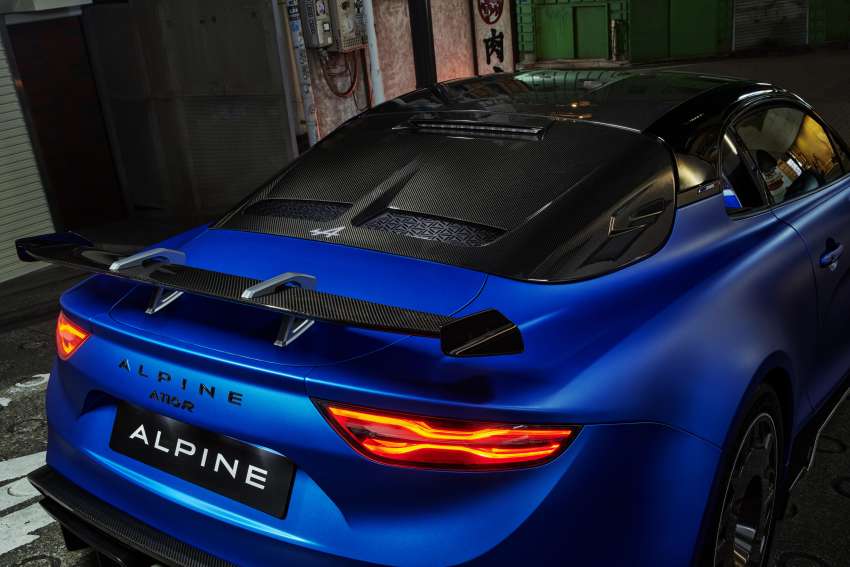 Alpine A110 R mid-engine sports car gains track focus, weight reduced to 1,082 kg; 300 hp, 0-100 km/h in 3.9s 1522772