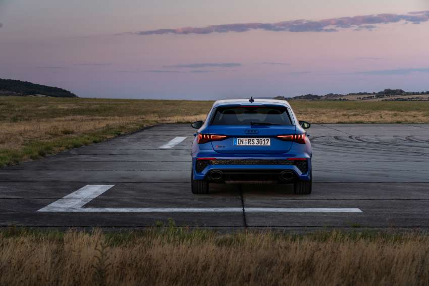Audi RS3 Performance Edition – 407 PS, 300 km/h top speed, adaptive suspension; limited run of 300 units 1530410