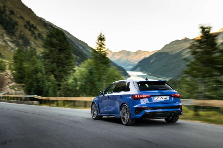 Audi RS3 Performance Edition – 407 PS, 300 km/h top speed, adaptive suspension; limited run of 300 units 1530449