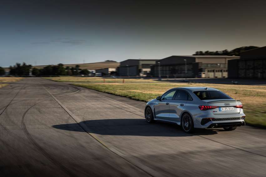 Audi RS3 Performance Edition – 407 PS, 300 km/h top speed, adaptive suspension; limited run of 300 units 1530322