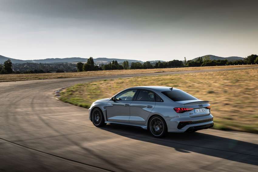 Audi RS3 Performance Edition – 407 PS, 300 km/h top speed, adaptive suspension; limited run of 300 units 1530336