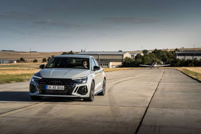 Audi RS3 Performance Edition – 407 PS, 300 km/h top speed, adaptive suspension; limited run of 300 units 1530343