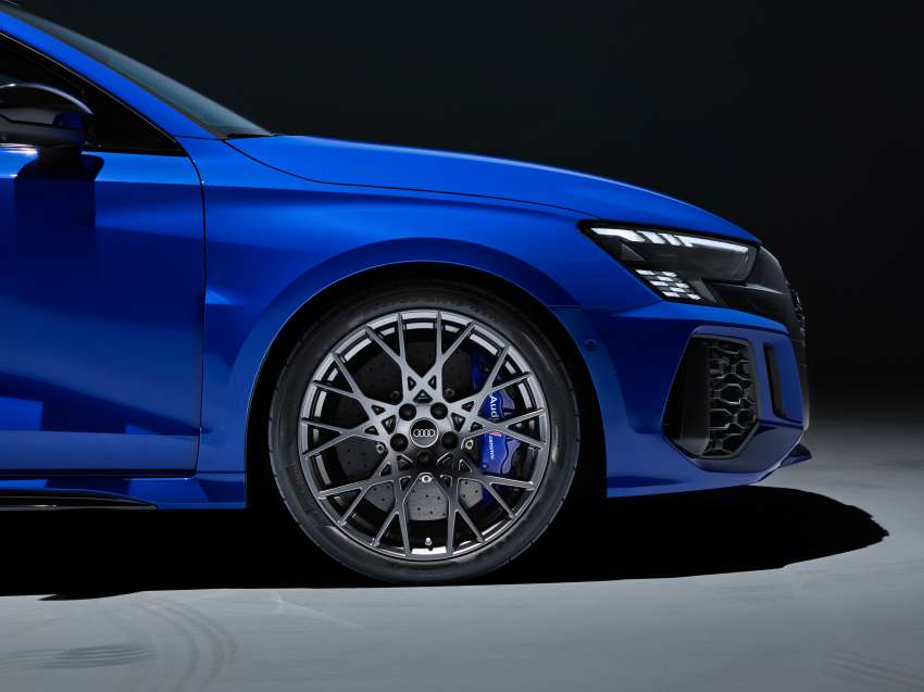 Audi RS3 Performance Edition – 407 PS, 300 km/h top speed, adaptive suspension; limited run of 300 units 1530366