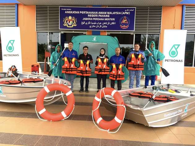 Petronas sumbang peralatan persediaan banjir kepada Pahang; termasuk bot & treler, khemah dan lain-lain