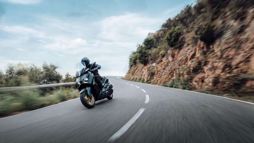 Yamaha XMax 2023 diperkenal di Eropah – varian Tech Max dapat skrin TFT 4.2 inci dengan fungsi navigasi 1535091