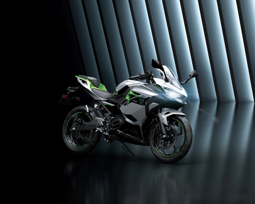 2022 EICMA: Kawasaki shows BEV electric, hybrid and hydrogen-powered prototype motorcycles in Italy 1541722