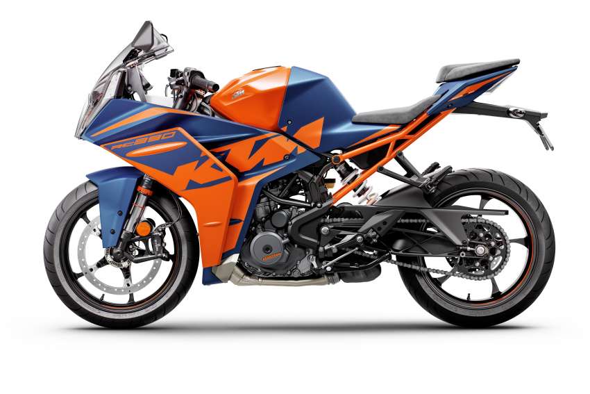 2022 KTM 890 Duke R and RC390 first ride in Malaysia 1545341