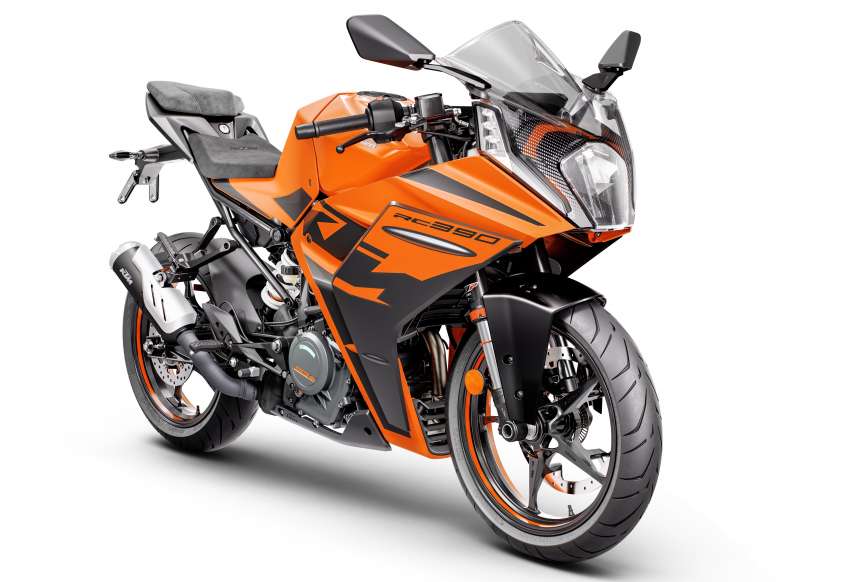 2022 KTM 890 Duke R and RC390 first ride in Malaysia 1545353