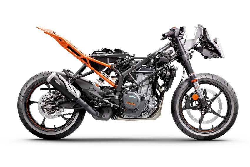 2022 KTM 890 Duke R and RC390 first ride in Malaysia 1545358
