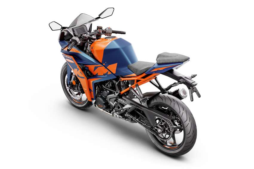 2022 KTM 890 Duke R and RC390 first ride in Malaysia 1545347