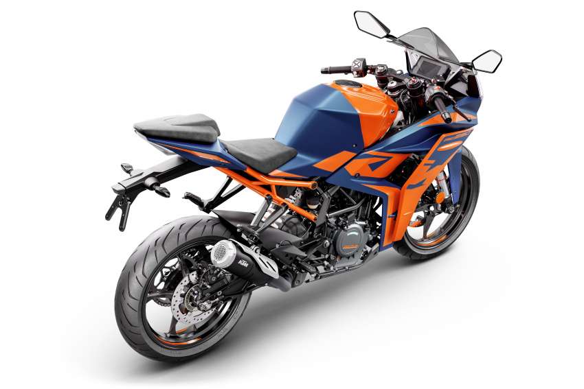 2022 KTM 890 Duke R and RC390 first ride in Malaysia 1545348