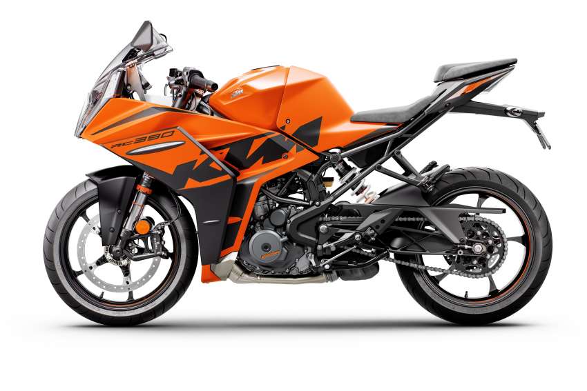 2022 KTM 890 Duke R and RC390 first ride in Malaysia 1545349