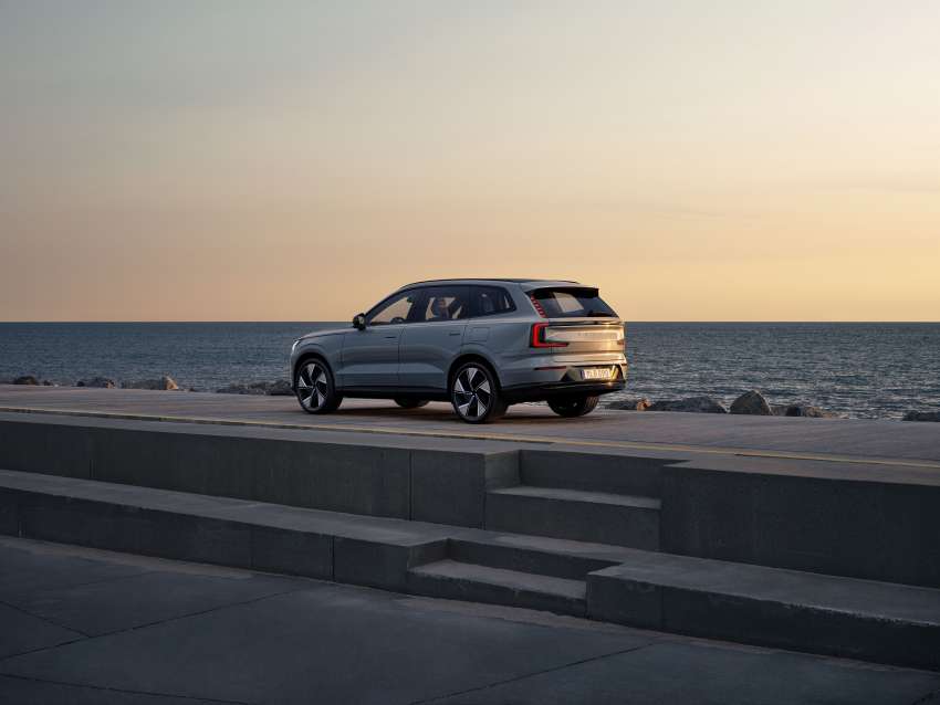 Volvo EX90 2023 didedahkan — SUV 7-<em>seater</em> dengan 517 PS/910 Nm; bateri 111 kWh, jarak hingga 600 km Image #1543154
