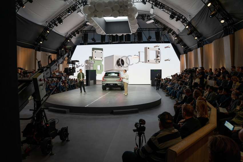 Volvo EX90 2023 didedahkan — SUV 7-<em>seater</em> dengan 517 PS/910 Nm; bateri 111 kWh, jarak hingga 600 km Image #1543182