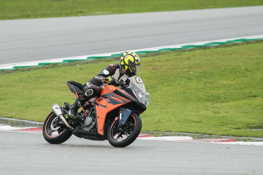 2022 KTM 890 Duke R and RC390 first ride in Malaysia 1545332