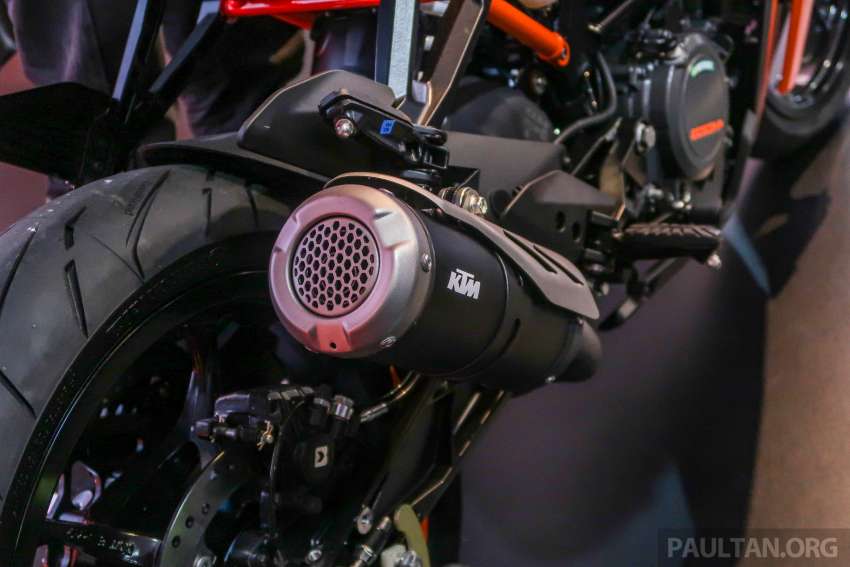 2022 KTM 890 Duke R and RC390 first ride in Malaysia 1545378