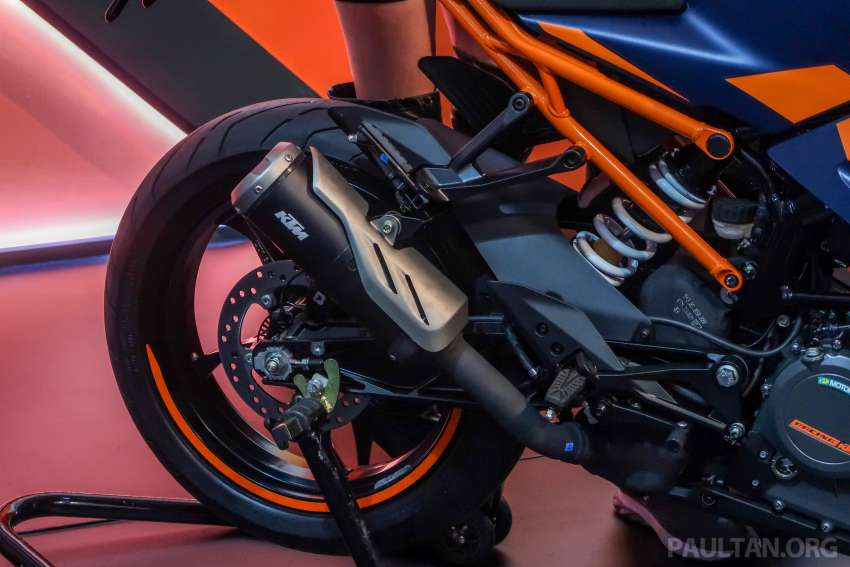2022 KTM 890 Duke R and RC390 first ride in Malaysia 1545361