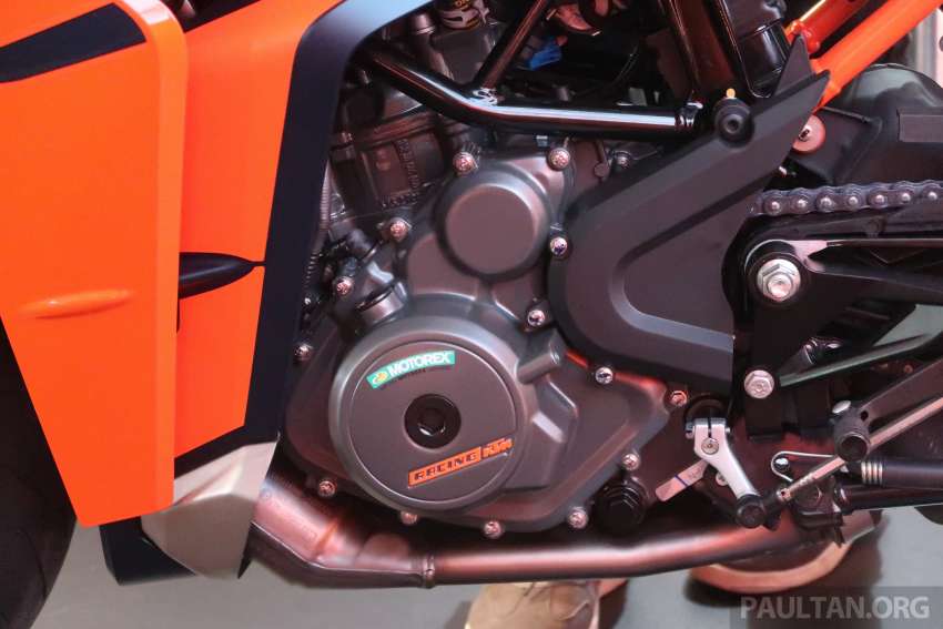 2022 KTM 890 Duke R and RC390 first ride in Malaysia 1545389