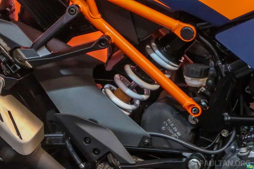 2022 KTM 890 Duke R and RC390 first ride in Malaysia 1545365