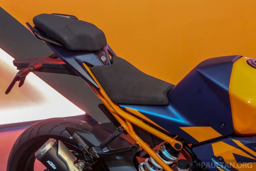 2022 KTM 890 Duke R and RC390 first ride in Malaysia 1545367