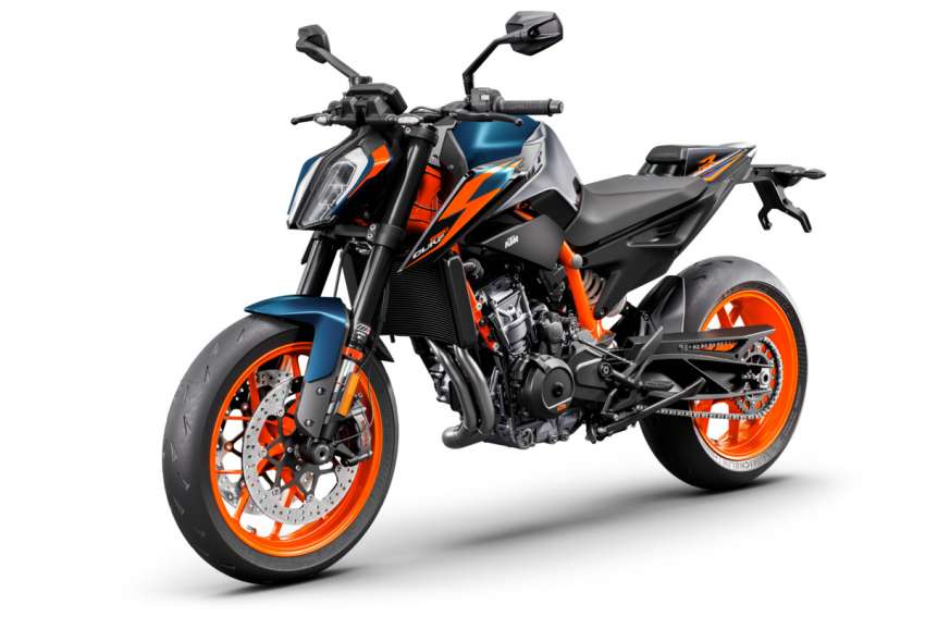 2022 KTM 890 Duke R and RC390 first ride in Malaysia 1545402