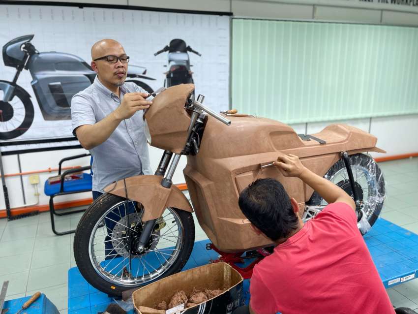 Prototaip <em>cafe racer</em> RE-EV oleh MIMOS, Modenas dan UniMAP — motosikal hibrid pertama Malaysia? 1547970