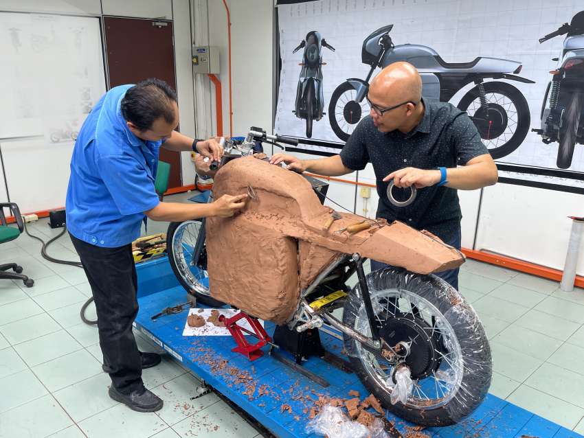 Prototaip <em>cafe racer</em> RE-EV oleh MIMOS, Modenas dan UniMAP — motosikal hibrid pertama Malaysia? 1547973