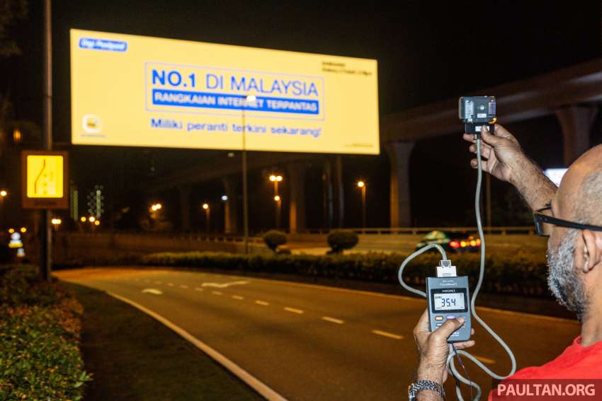 Are Malaysian digital billboards too bright at night? We measure their brightness to see if they are legal Image #1562016