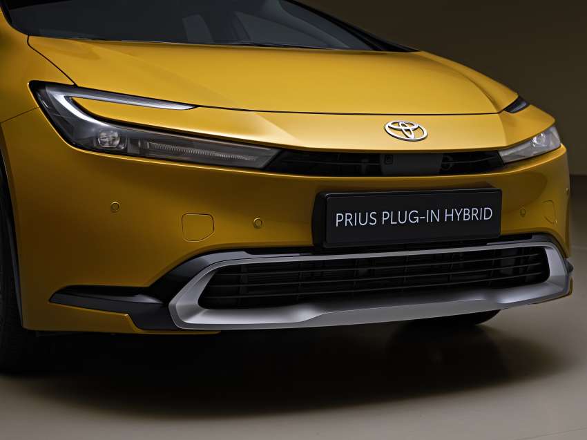 2023 Toyota Prius PHEV details – 69 km EV range, 13.6 kWh battery, solar roof returns 8 km range per day 1552938