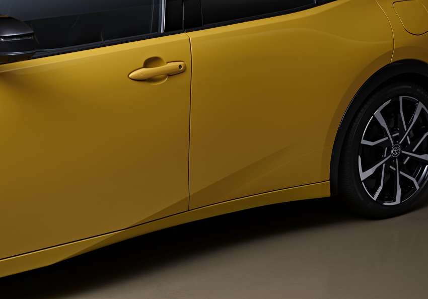 2023 Toyota Prius PHEV details – 69 km EV range, 13.6 kWh battery, solar roof returns 8 km range per day 1552939