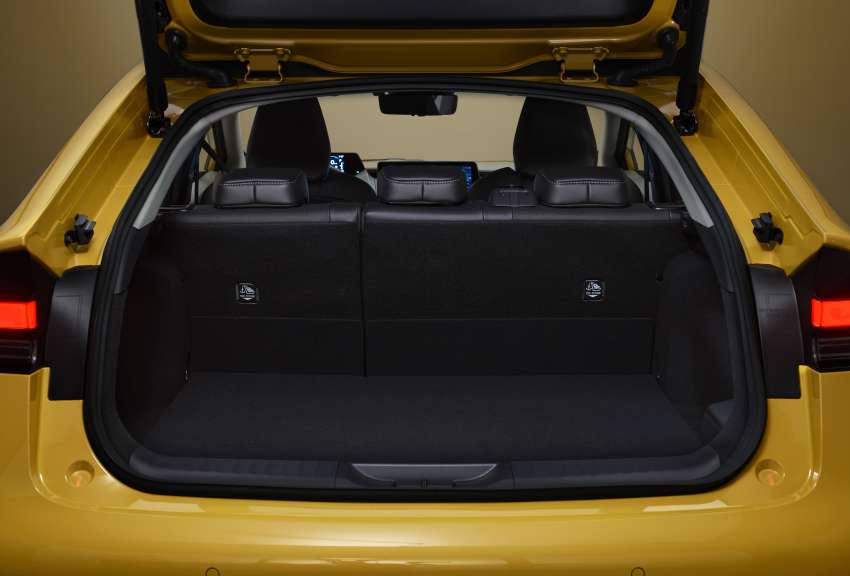 2023 Toyota Prius PHEV details – 69 km EV range, 13.6 kWh battery, solar roof returns 8 km range per day 1552947