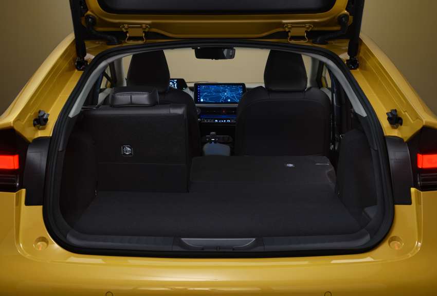 2023 Toyota Prius PHEV details – 69 km EV range, 13.6 kWh battery, solar roof returns 8 km range per day 1552955