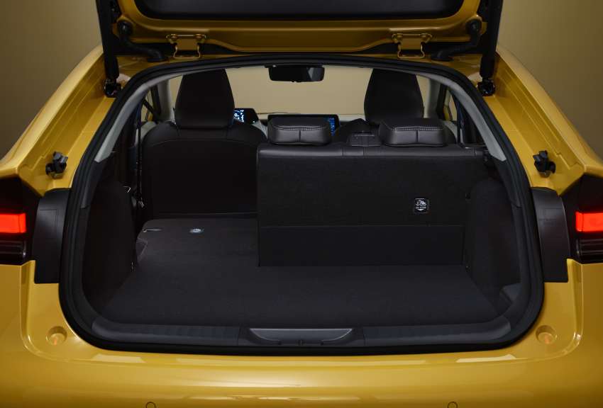 2023 Toyota Prius PHEV details – 69 km EV range, 13.6 kWh battery, solar roof returns 8 km range per day 1552956