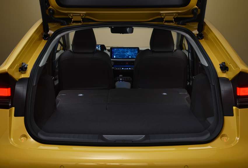 2023 Toyota Prius PHEV details – 69 km EV range, 13.6 kWh battery, solar roof returns 8 km range per day 1552957