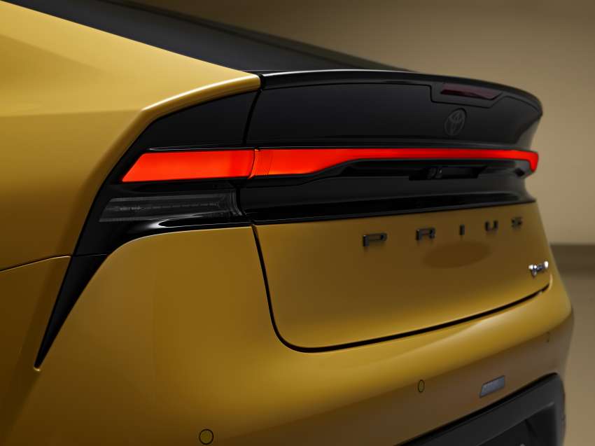 2023 Toyota Prius PHEV details – 69 km EV range, 13.6 kWh battery, solar roof returns 8 km range per day 1552930