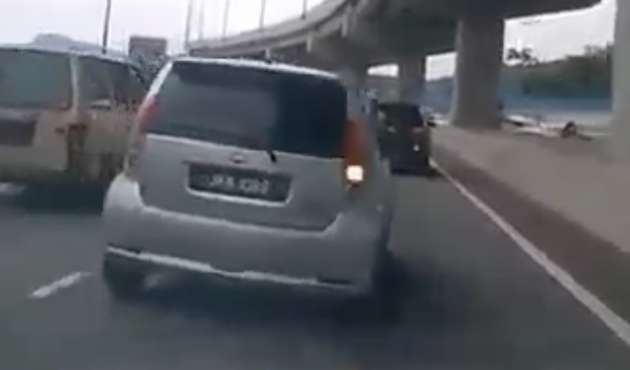 Aktor pandu Perodua Myvi secara zigzag di MRR2 – kekasih tercampak keluar kereta akibat kemalangan