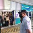 Menteri Pengangkutan Anthony Loke naik LRT petang semalam, akan bertemu Prasarana untuk tambahbaik