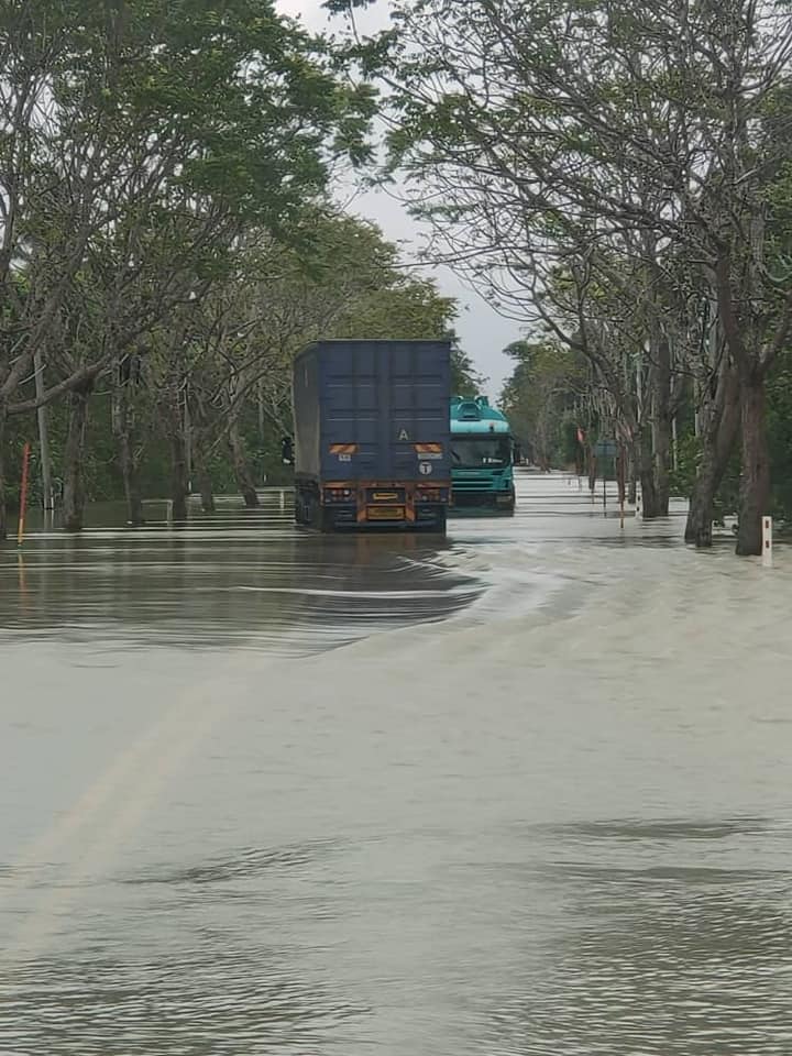 45 jalan di Terengganu ditutup akibat dilanda banjir Image #1559384