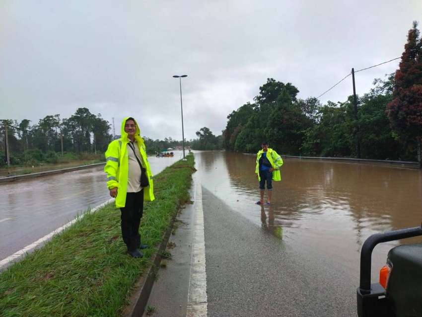 45 jalan di Terengganu ditutup akibat dilanda banjir Image #1559387