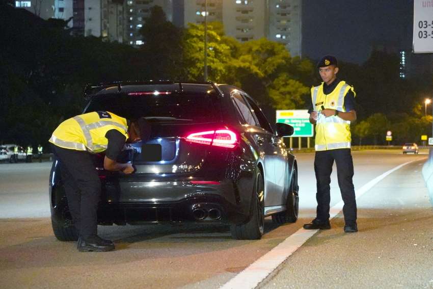 JPJ Selangor ops: 1,112 vehicles checked, 632 saman issued over expired driving license and road tax Image #1557591