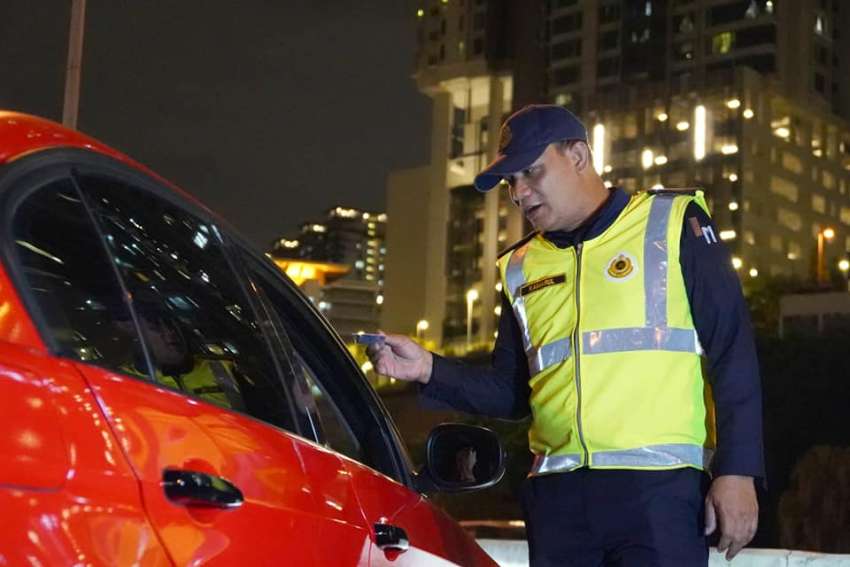 JPJ Selangor ops: 1,112 vehicles checked, 632 saman issued over expired driving license and road tax 1557595