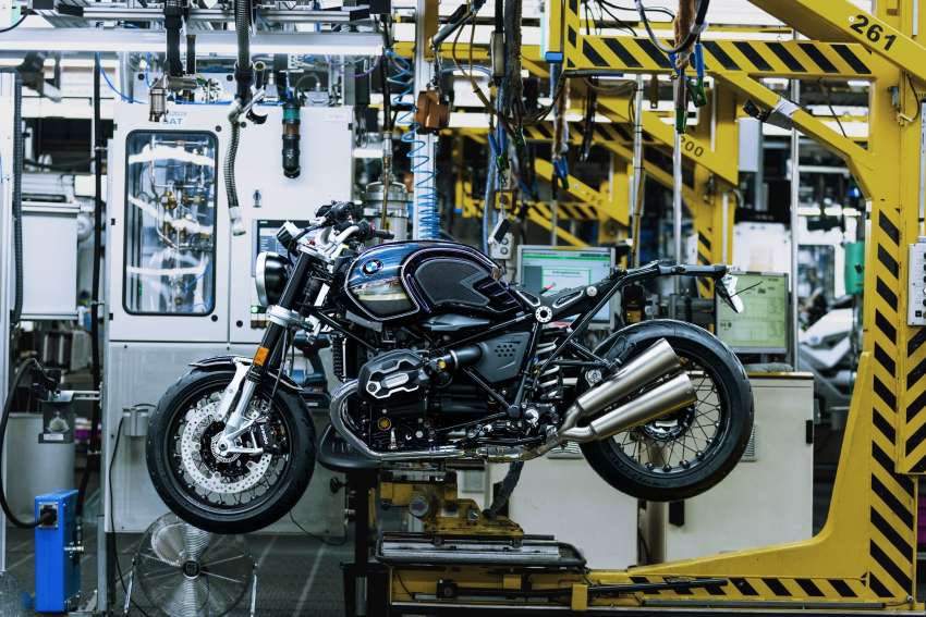 BMW Motorrad presents R nineT Roadster and R18 Cruiser 100 years Anniversary Edition, 1,923 made 1558550