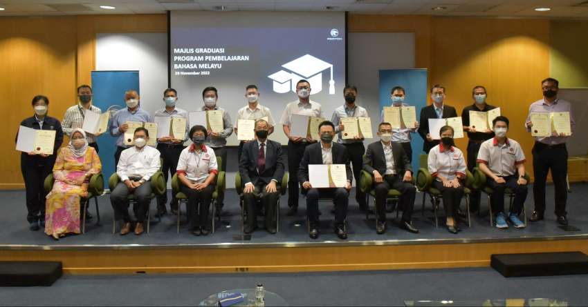 18 Proton China expatriates complete first Bahasa Melayu course, including Proton CEO Dr Li Chunrong 1551272