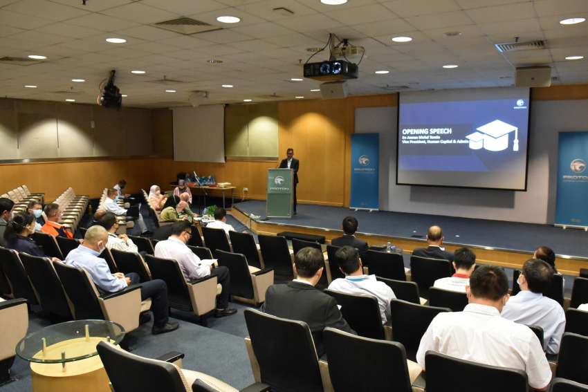 18 Proton China expatriates complete first Bahasa Melayu course, including Proton CEO Dr Li Chunrong 1551269