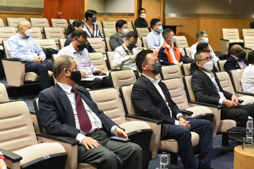 18 Proton China expatriates complete first Bahasa Melayu course, including Proton CEO Dr Li Chunrong 1551268