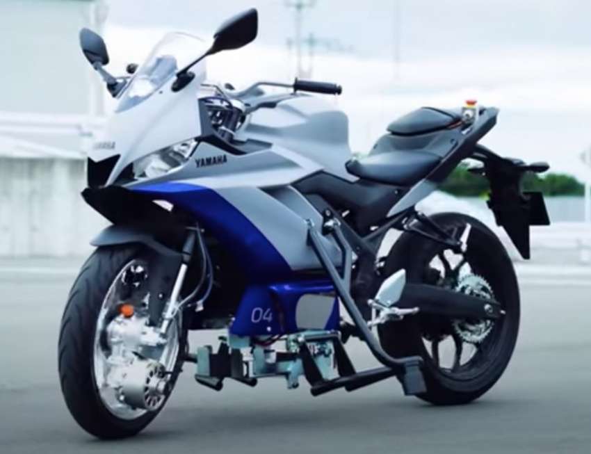 Yamaha tunjuk R3 boleh gerak dan imbang sendiri 1561040