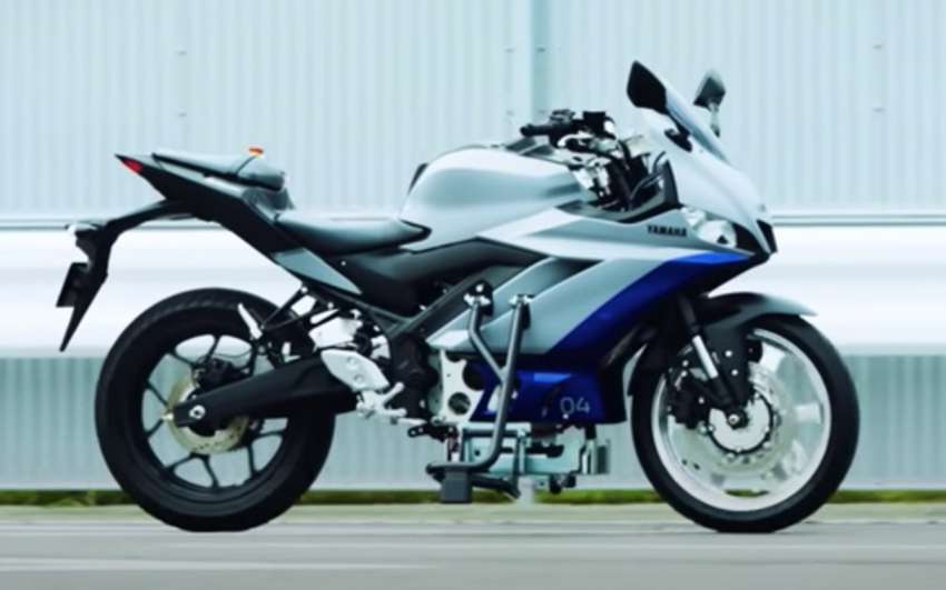 Yamaha tunjuk R3 boleh gerak dan imbang sendiri 1561044