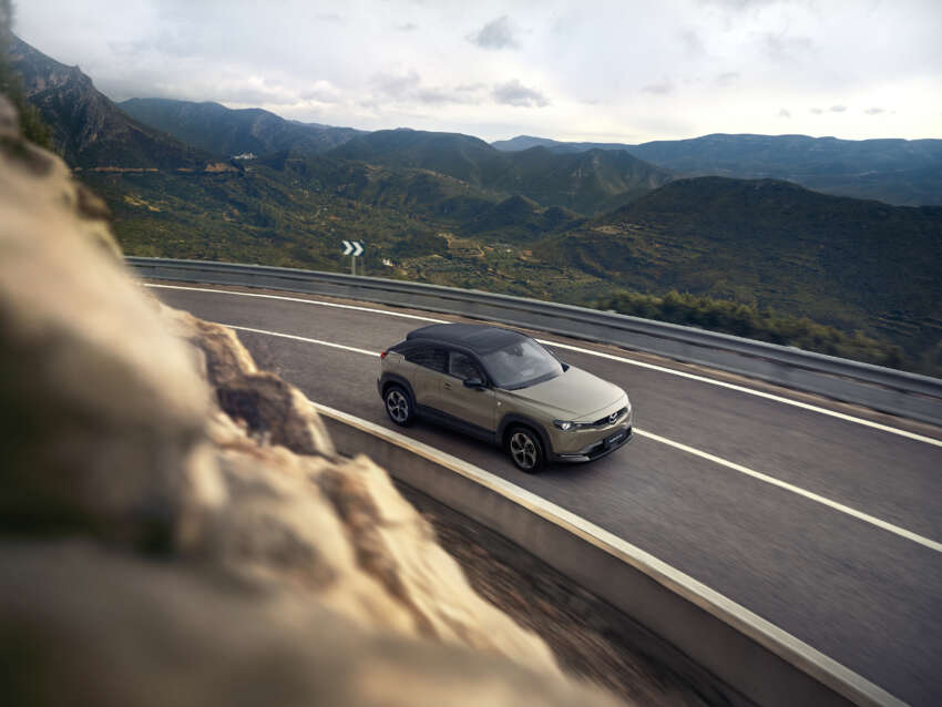 2023 Mazda MX-30 R-EV debuts – PHEV with rotary engine range extender; 85 km EV range; 50L fuel tank 1587842