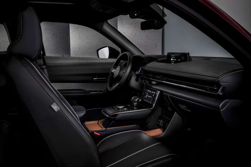 2023 Mazda MX-30 R-EV debuts – PHEV with rotary engine range extender; 85 km EV range; 50L fuel tank 1567670